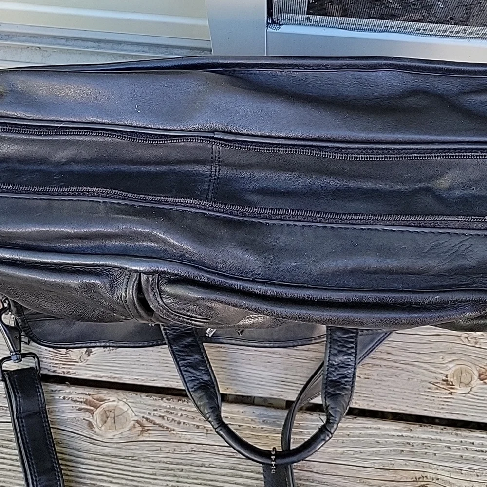 Tumi Leather Expandable Briefcase Lap Top Organizer Shoulder Bag.